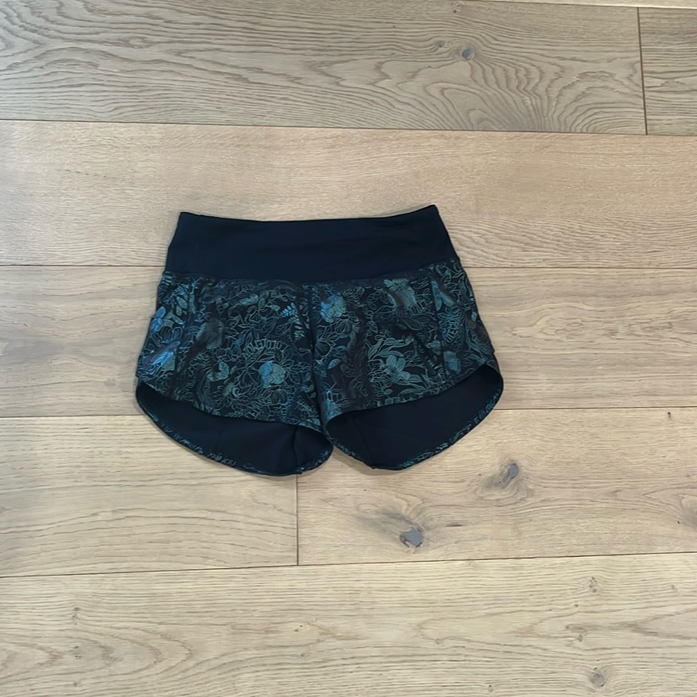Lululemon shorts size 4